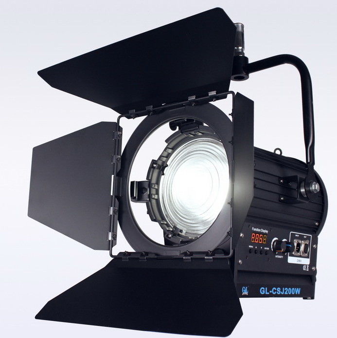 CRI 92 Filmlampen 200W LED Fresnel Light Bi Color NO Fan voor professionele studioverlichting ((Pole-Operated Yoke) leverancier